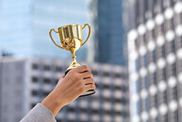 威九国际V9国际入选36氪WISE2024商业之王“年度全球化布局与市场拓展案例”